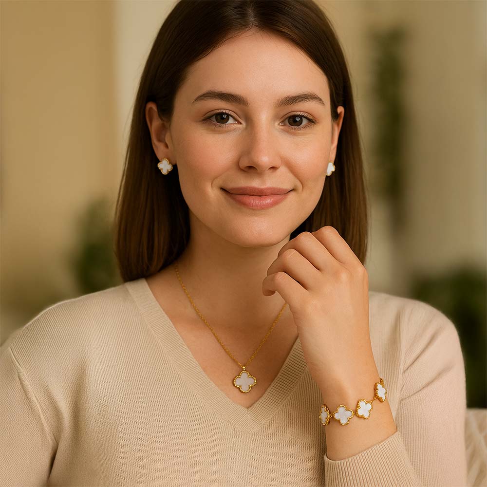 Amelie - Set Colier, Cercei și Brățară Placat cu Aur 18K - Trifoi Alb Perlat