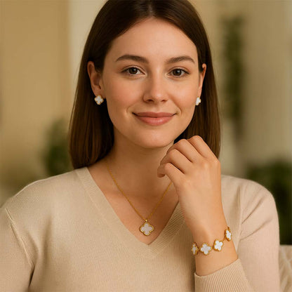 Amelie - Set Colier, Cercei și Brățară Placat cu Aur 18K - Trifoi Alb Perlat